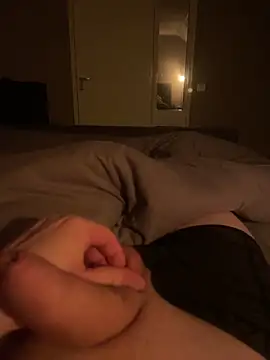 Snapshot of dutch_girl_lover chatting on February 14, 2026, 12:22 am dutch girl lover online show from February 14, 2026, 12:22 am