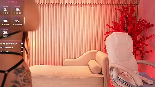 NicoleCrawft online show from October 31, 2025, 12:40 am