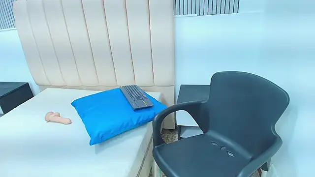 Snapshot of agatha_dante chatting on October 8, 2025, 12:50 pm agatha dante online show from October 8, 2025, 12:50 pm