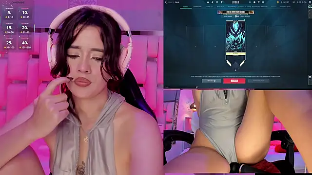 EvelynLips  online show from September 23, 2025, 3:02 am