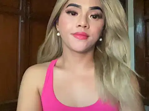 Snapshot of calimonroe chatting on April 18, 2026, 9:37 pm calimonroe online show from April 18, 2026, 9:37 pm