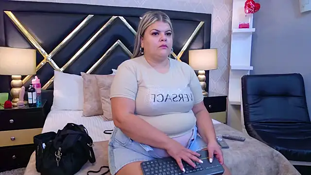 KiimBrooks online show from October 26, 2025, 11:10 am