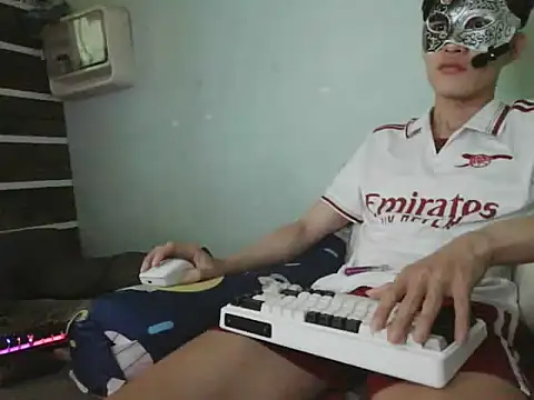 boyhigh1997 online show from November 13, 2025, 3:10 am