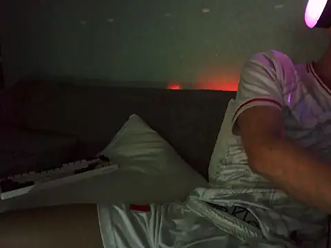 boyhigh1997 online show from September 23, 2025, 4:08 am