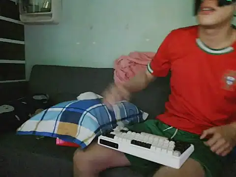 boyhigh1997 online show from December 14, 2025, 2:55 pm