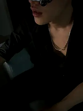 boyhigh1997 online show from September 18, 2025, 3:37 pm