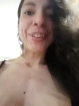 chicalunar24 online show from September 19, 2025, 7:56 am