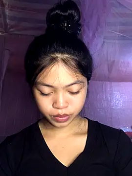 Snapshot of Thy00__ chatting on October 5, 2025, 2:24 am Thy00   online show from October 5, 2025, 2:24 am