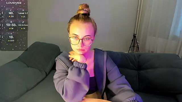 MewStella online show from October 2, 2025, 9:45 am