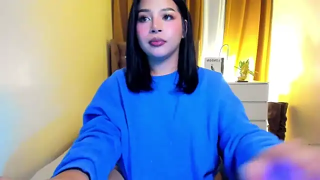 LauraLoove online show from December 3, 2025, 5:01 pm