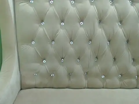 kenishagoddess online show from April 14, 2026, 1:27 pm