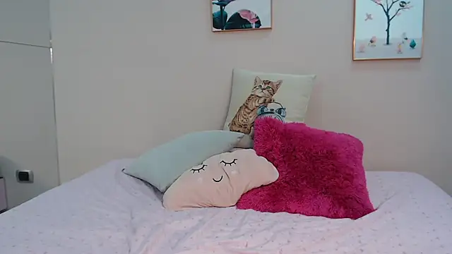 zooombee online show from September 23, 2025, 7:21 pm