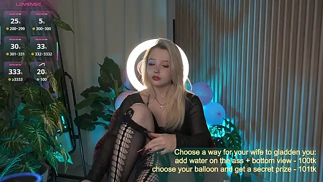 Snapshot of LauraWifeness chatting on September 26, 2025, 5:47 am LauraWifeness online show from September 26, 2025, 5:47 am