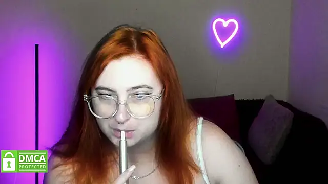 Snapshot of Alicia_love00 chatting on October 2, 2025, 11:24 am Alicia love00 online show from October 2, 2025, 11:24 am