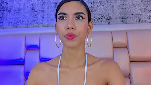 Snapshot of BellaHarper1 chatting on October 4, 2025, 1:01 pm BellaHarper1 online show from October 4, 2025, 1:01 pm