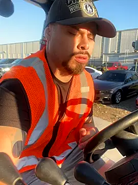 PuttieIn online show from September 19, 2025, 12:53 pm