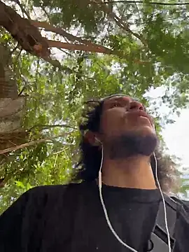 Luxx 14 online show from April 18, 2026, 3:58 pm