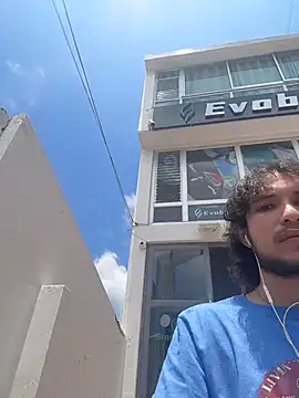 Luxx 14 online show from March 19, 2026, 4:51 pm