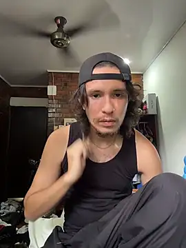 Luxx 14 online show from April 13, 2026, 9:41 pm