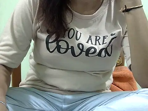 Snapshot of CHAMELI4747 chatting on September 25, 2025, 8:31 am CHAMELI4747 online show from September 25, 2025, 8:31 am