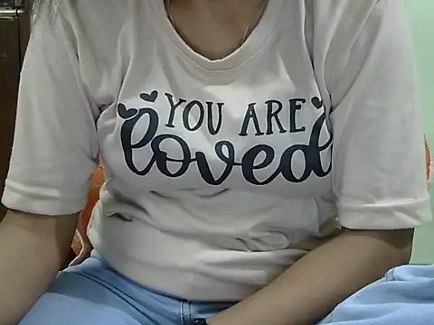 Snapshot of CHAMELI4747 chatting on September 29, 2025, 8:43 am CHAMELI4747 online show from September 29, 2025, 8:43 am