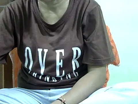 Snapshot of CHAMELI4747 chatting on September 21, 2025, 6:40 am CHAMELI4747 online show from September 21, 2025, 6:40 am