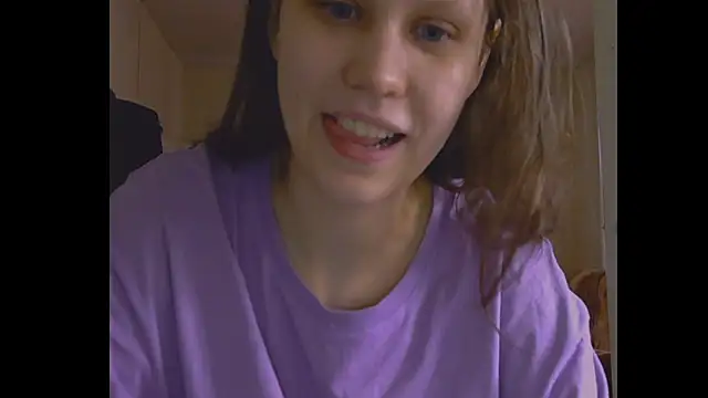 Snapshot of Lunliss chatting on July 19, 2026, 4:21 am Lunliss online show from July 19, 2026, 4:21 am