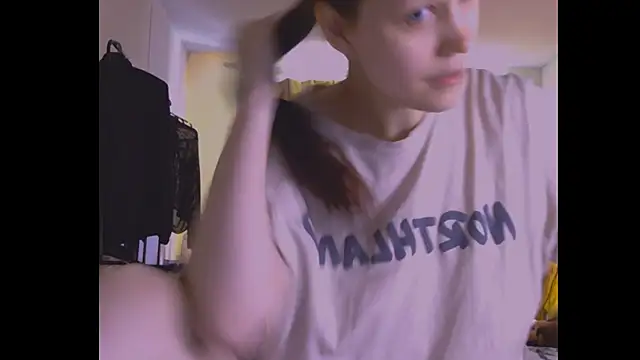 Snapshot of Lunliss chatting on July 25, 2026, 4:57 pm Lunliss online show from July 25, 2026, 4:57 pm