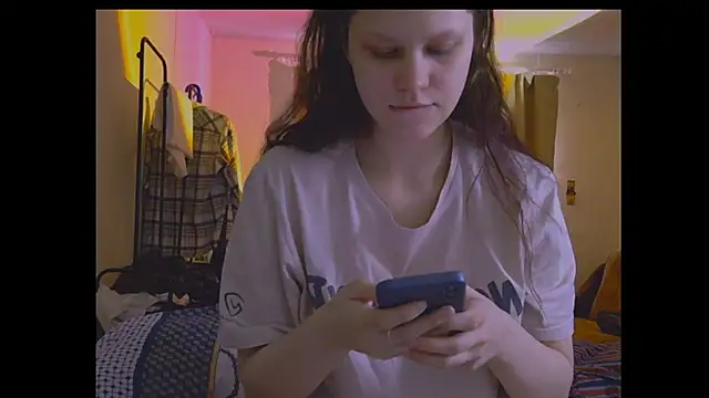 Snapshot of Lunliss chatting on June 14, 2026, 2:29 pm Lunliss online show from June 14, 2026, 2:29 pm