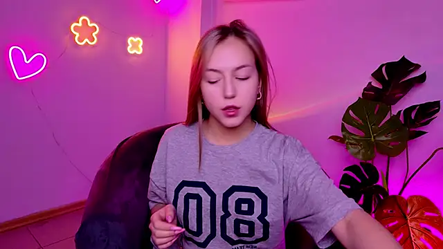 CindySparkl online show from March 17, 2026, 3:20 am