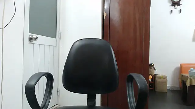 youngmin 09 online show from November 12, 2025, 10:57 pm