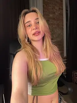 Snapshot of Chloe_Ravens chatting on October 14, 2025, 7:58 pm Chloe Ravens online show from October 14, 2025, 7:58 pm