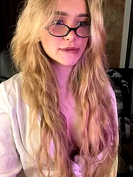 Snapshot of Chloe_Ravens chatting on October 11, 2025, 8:10 pm Chloe Ravens online show from October 11, 2025, 8:10 pm