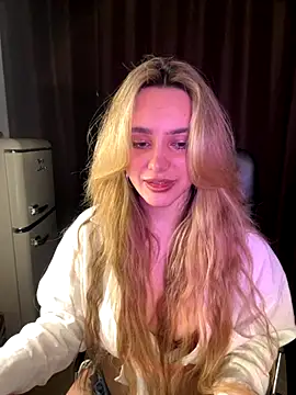 Snapshot of Chloe_Ravens chatting on October 3, 2025, 8:10 pm Chloe Ravens online show from October 3, 2025, 8:10 pm