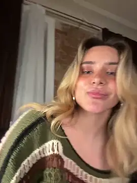 Snapshot of Chloe_Ravens chatting on September 21, 2025, 8:14 pm Chloe Ravens online show from September 21, 2025, 8:14 pm