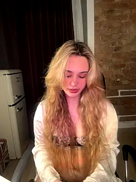 Snapshot of Chloe_Ravens chatting on October 7, 2025, 8:10 pm Chloe Ravens online show from October 7, 2025, 8:10 pm