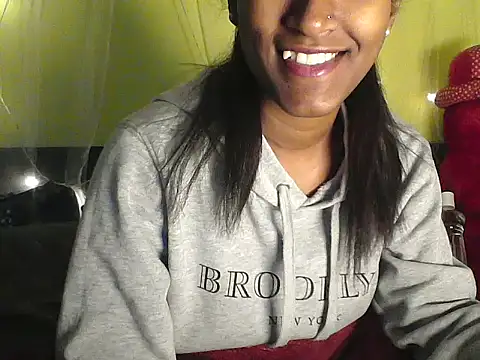 mickle james online show from November 26, 2025, 5:57 pm