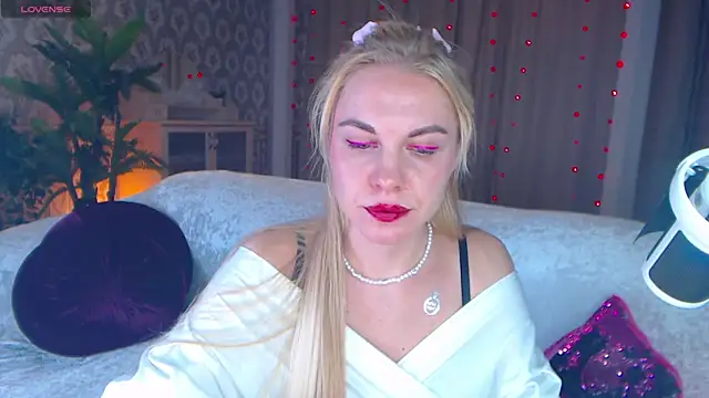 Snapshot of LiSinDoll chatting on November 18, 2025, 6:17 am LiSinDoll online show from November 18, 2025, 6:17 am