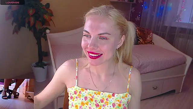 LiSinDoll online show from October 14, 2025, 3:51 am