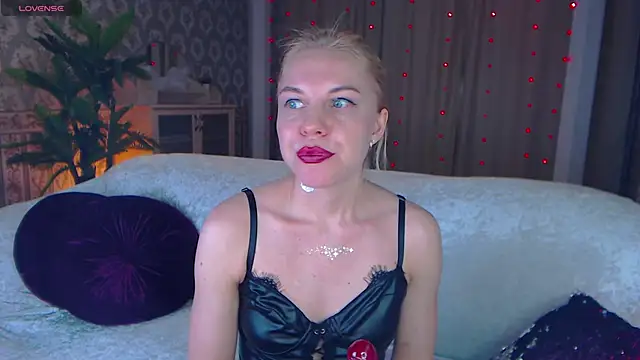 Snapshot of LiSinDoll chatting on November 11, 2025, 6:30 am LiSinDoll online show from November 11, 2025, 6:30 am