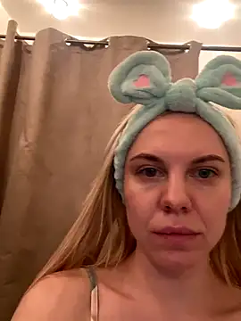 Snapshot of LiSinDoll chatting on November 14, 2025, 6:28 am LiSinDoll online show from November 14, 2025, 6:28 am