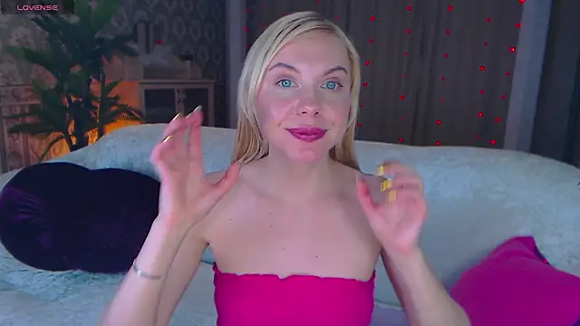 Snapshot of LiSinDoll chatting on November 12, 2025, 9:02 am LiSinDoll online show from November 12, 2025, 9:02 am