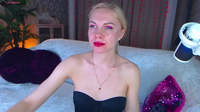 Snapshot of LiSinDoll chatting on November 27, 2025, 6:47 am LiSinDoll online show from November 27, 2025, 6:47 am