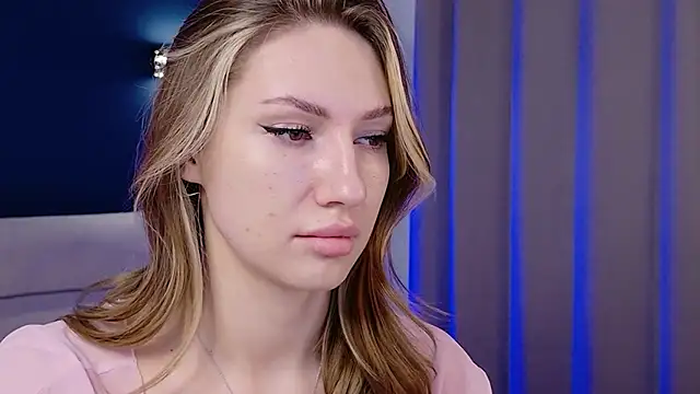 MariGven online show from November 10, 2025, 1:38 pm