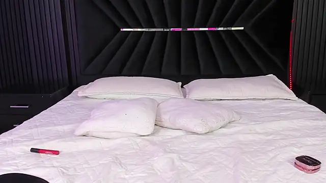 Bigsexxyass online show from October 4, 2025, 7:54 am