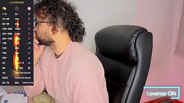 Snapshot of Ernesto-Rodriguez82 chatting on October 14, 2025, 3:07 am Ernesto-Rodriguez82 online show from October 14, 2025, 3:07 am