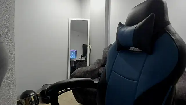 Dakota Mars online show from April 9, 2026, 3:52 am