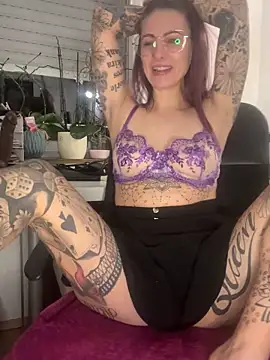 Dirty Mel online show from November 5, 2025, 9:18 pm