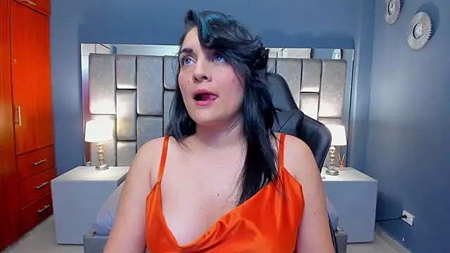 Cata Joness online show from September 13, 2025, 4:01 am