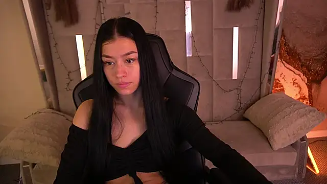 FataleNellie online show from April 13, 2026, 9:41 pm